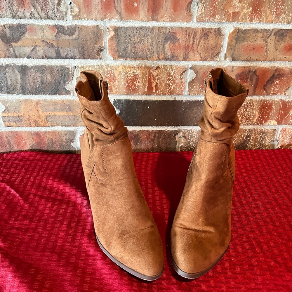 Versona Rust Brown Pointed Toe Heeled Booties Women’s Size:8.5